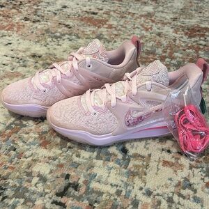 Never worn Nike KD 15 Aunt Pearl, Men’s size 7, Women’s size 8.5